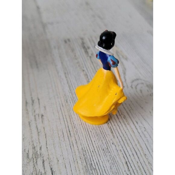 Snow White dance princess mini Disney Pixar toy figure - Picture 3 of 5